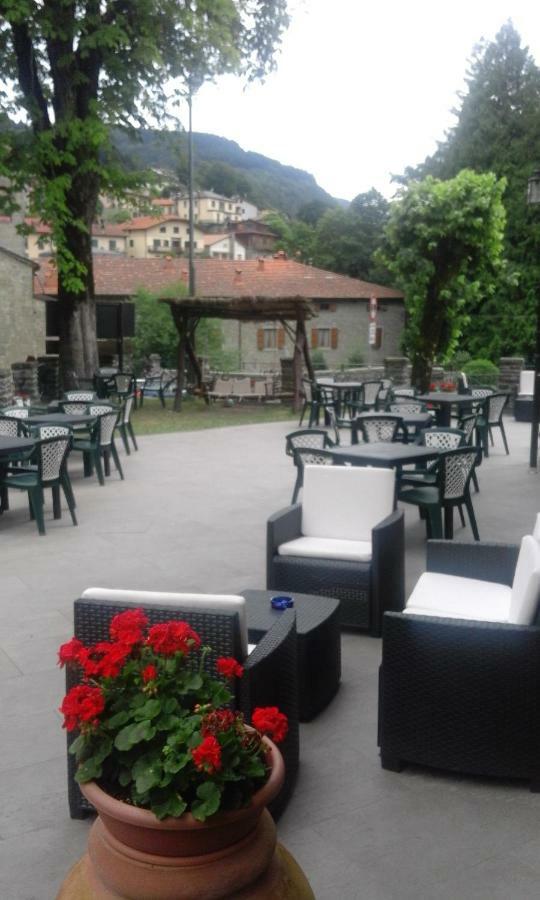 La Foresta Albergo Ristorante Pizzeria Badia Prataglia Extérieur photo